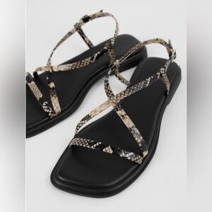 Vagabond Blenda Sandal  - size 39 US 8.5  - NIB